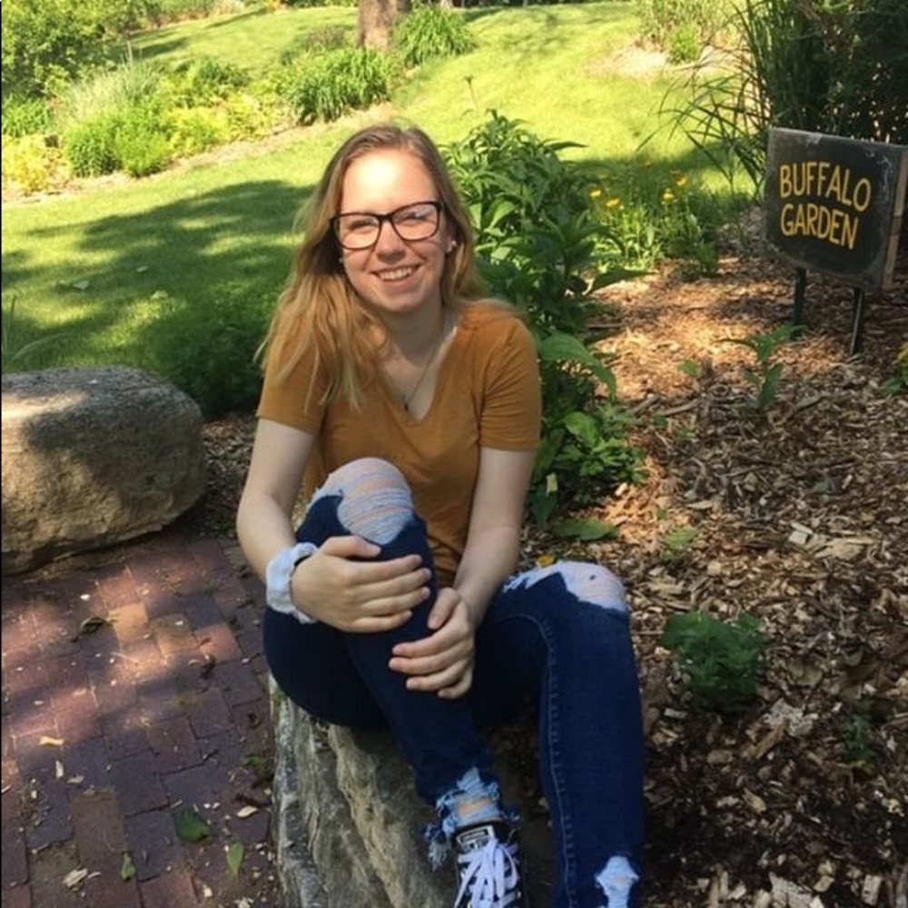 Meet your Posher, Danielle